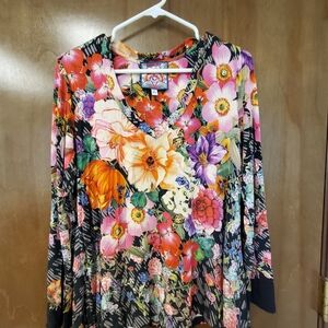 Johnny Was Los Angeles Rosey Rain Favorite Long Sleeve V-Neck Swing Tee size M